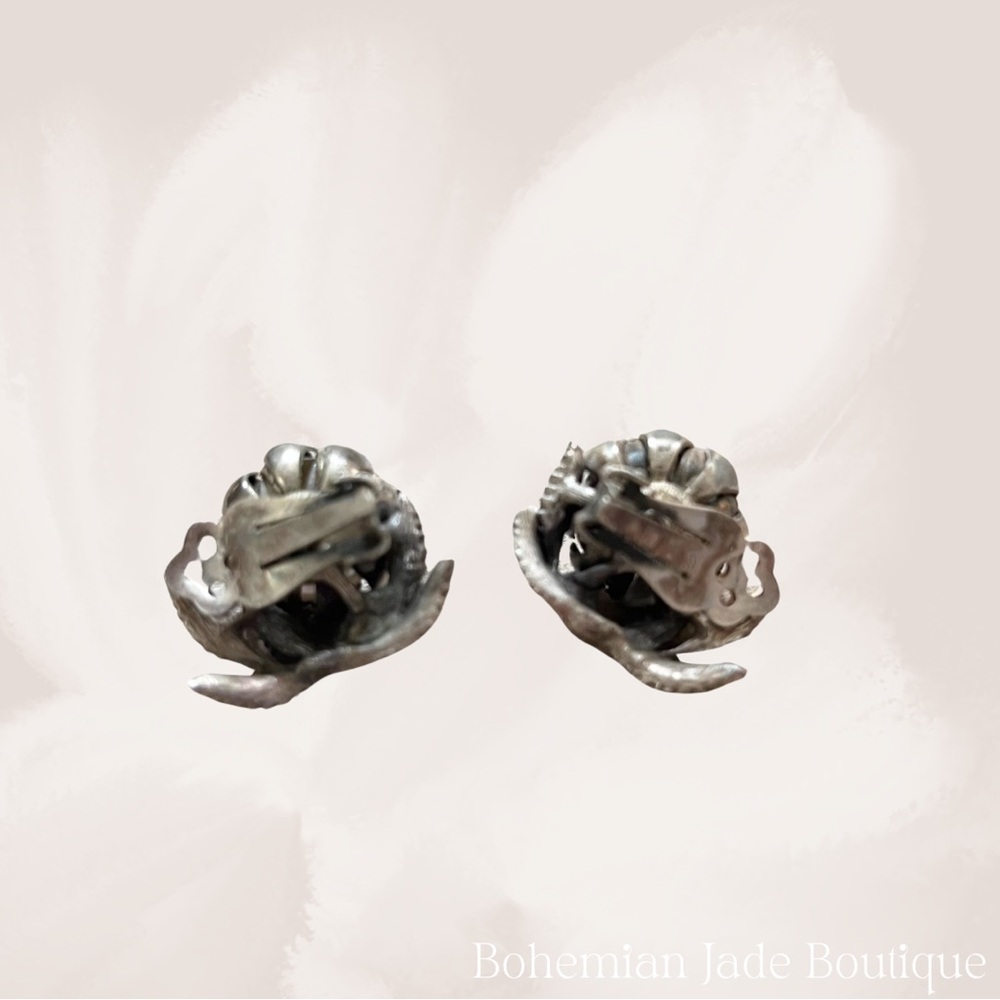 Vintage Faux Pearl Silver Flower Clip On Earrings - Picture 3 of 4